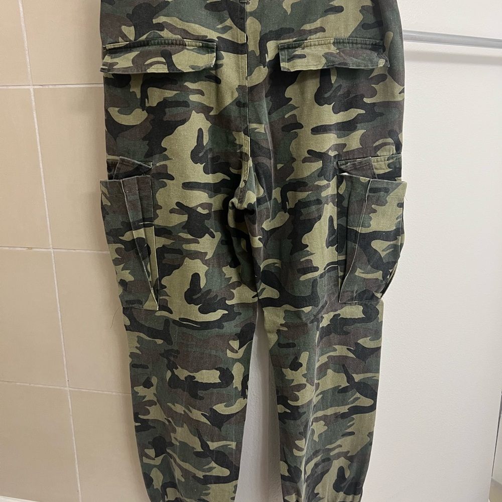 Fashion Nova Camouflage Cargo Pants - Picture 3 of 3